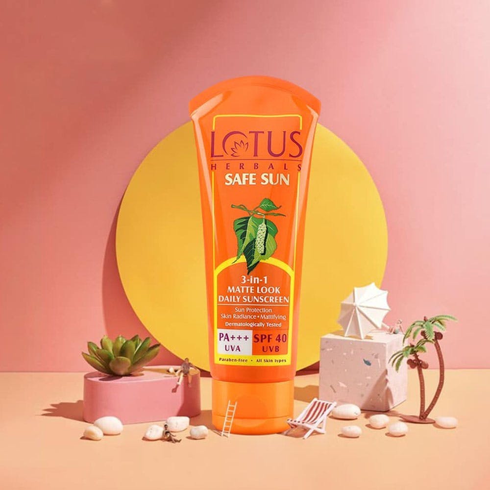 Lotus Herbals Safe Sun 3-in-1 Matte-Look Daily SunScreen Pa+++ SPF- 40