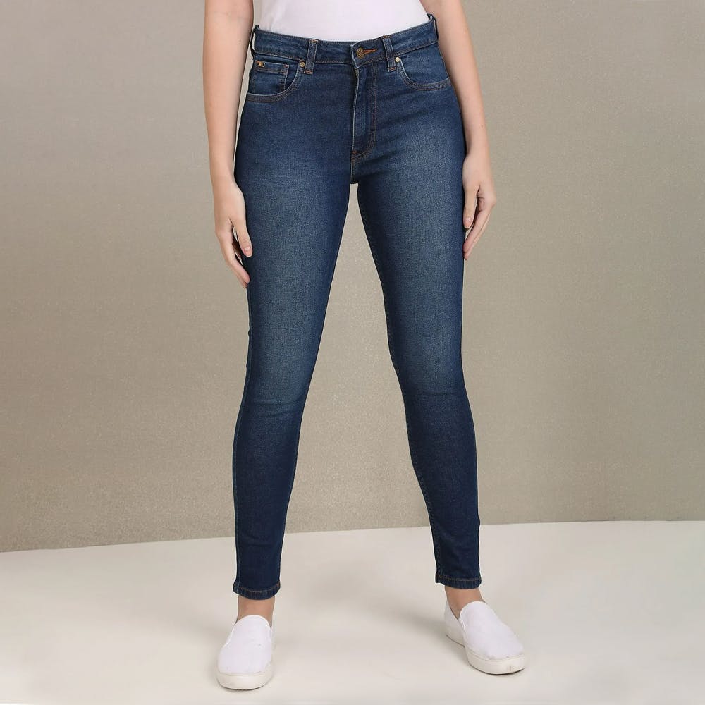 10 Iconic Types of Jeans Every Woman Should Own
