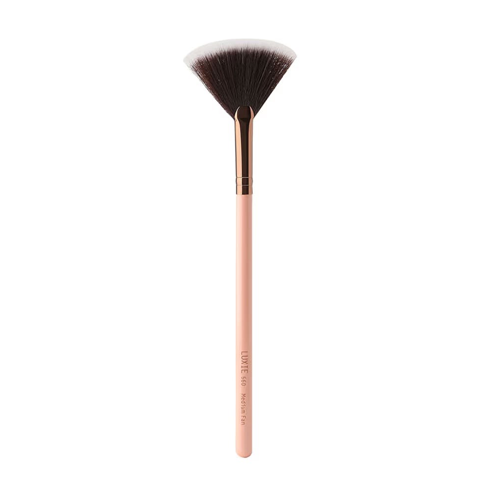 LUXIE 560 Medium Fan Brush-Flawless