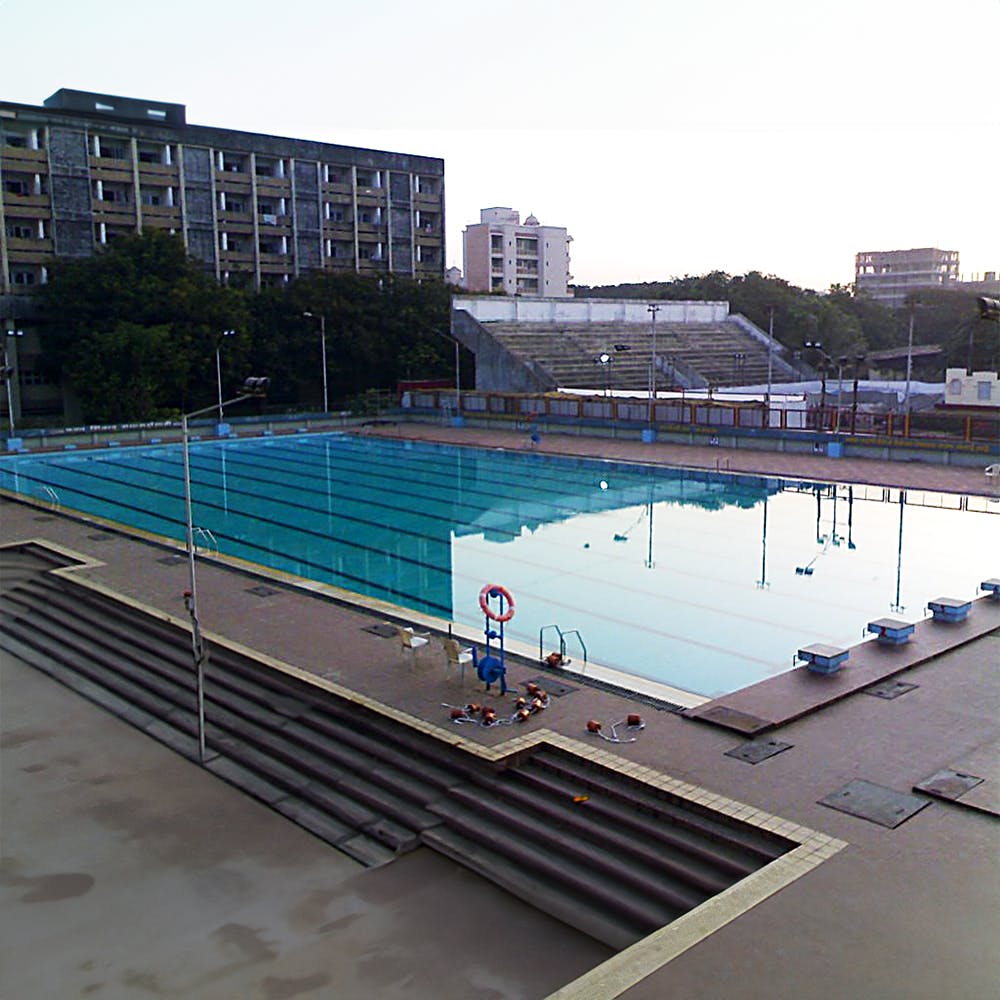 Water,Sky,Building,Swimming pool,Window,Field house,Urban design,Leisure,Composite material,Sports
