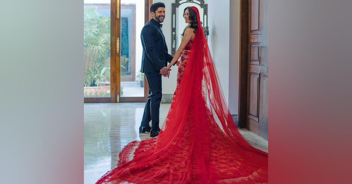 8 Pre Wedding Photoshoot Outfits For Couples LBB 8-pre-wedding-photoshoot-outfits-for-couples-lbb