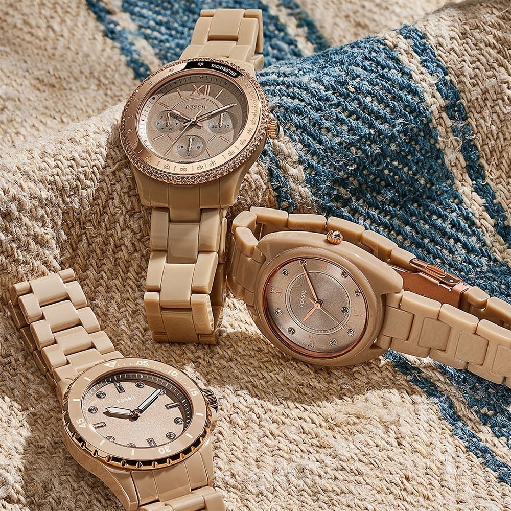 Watch,Brown,Analog watch,Clock,Wood,Watch accessory,Khaki,Material property,Wrist,Font