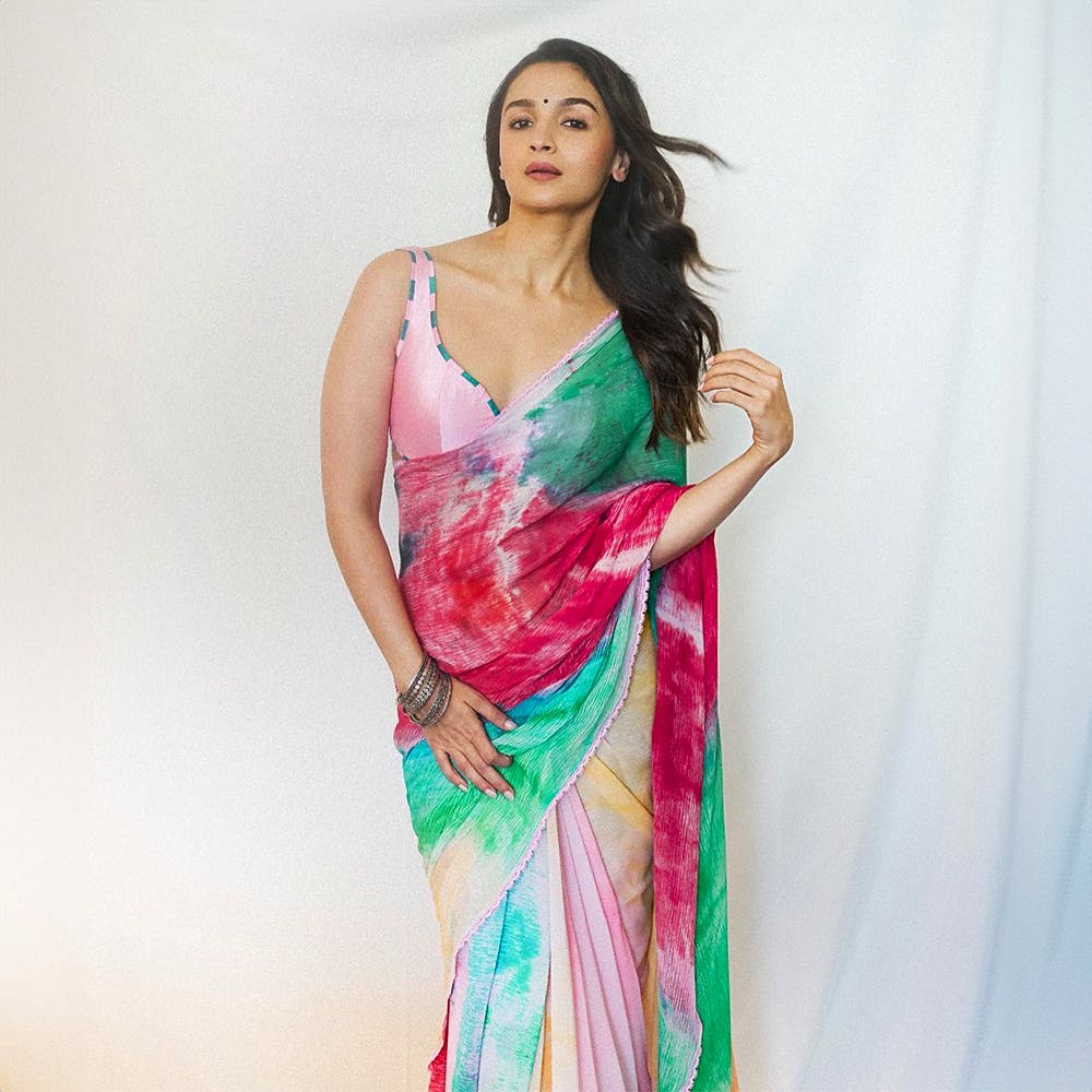 When In Kolkata, Alia Bhatt Channels Her Inner Rani In A Red And Pink  Colour Block Chiffon Saree
