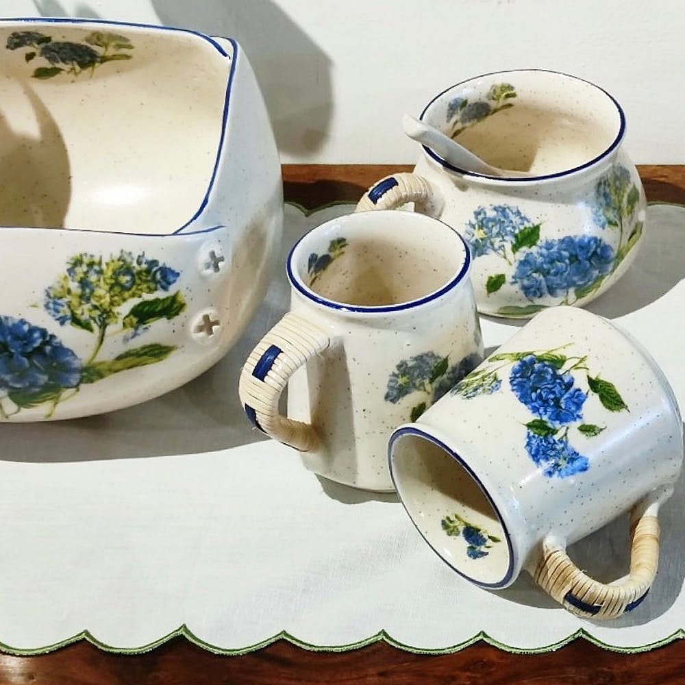 Tableware,Drinkware,Dishware,Cup,Teacup,Serveware,Pottery,Coffee cup,Porcelain,Blue and white porcelain
