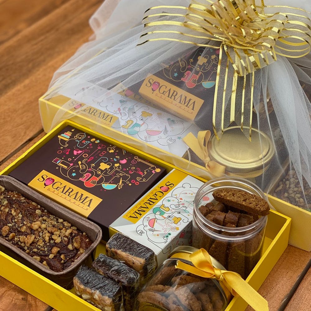 Buy GLOSSARY RAKHI DRY FRUIT &NUTS & CHOCOLATE AND COOKIES GIFT PACK /HAMPER  /BASKET /BOX 125*4(500gm) Online at Best Prices in India - JioMart.
