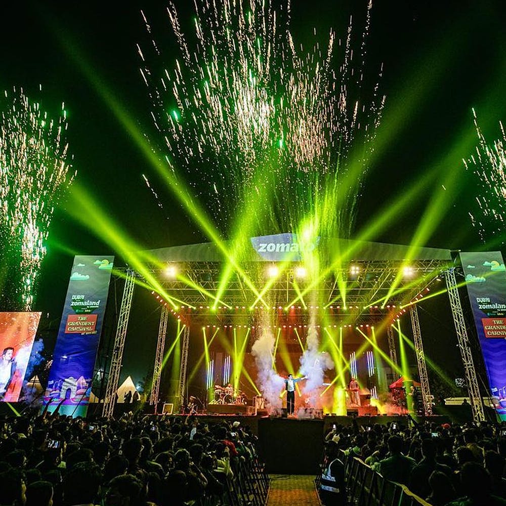 Green,Light,Entertainment,Visual effect lighting,Fun,Electricity,Event,Performing arts,Music,Technology