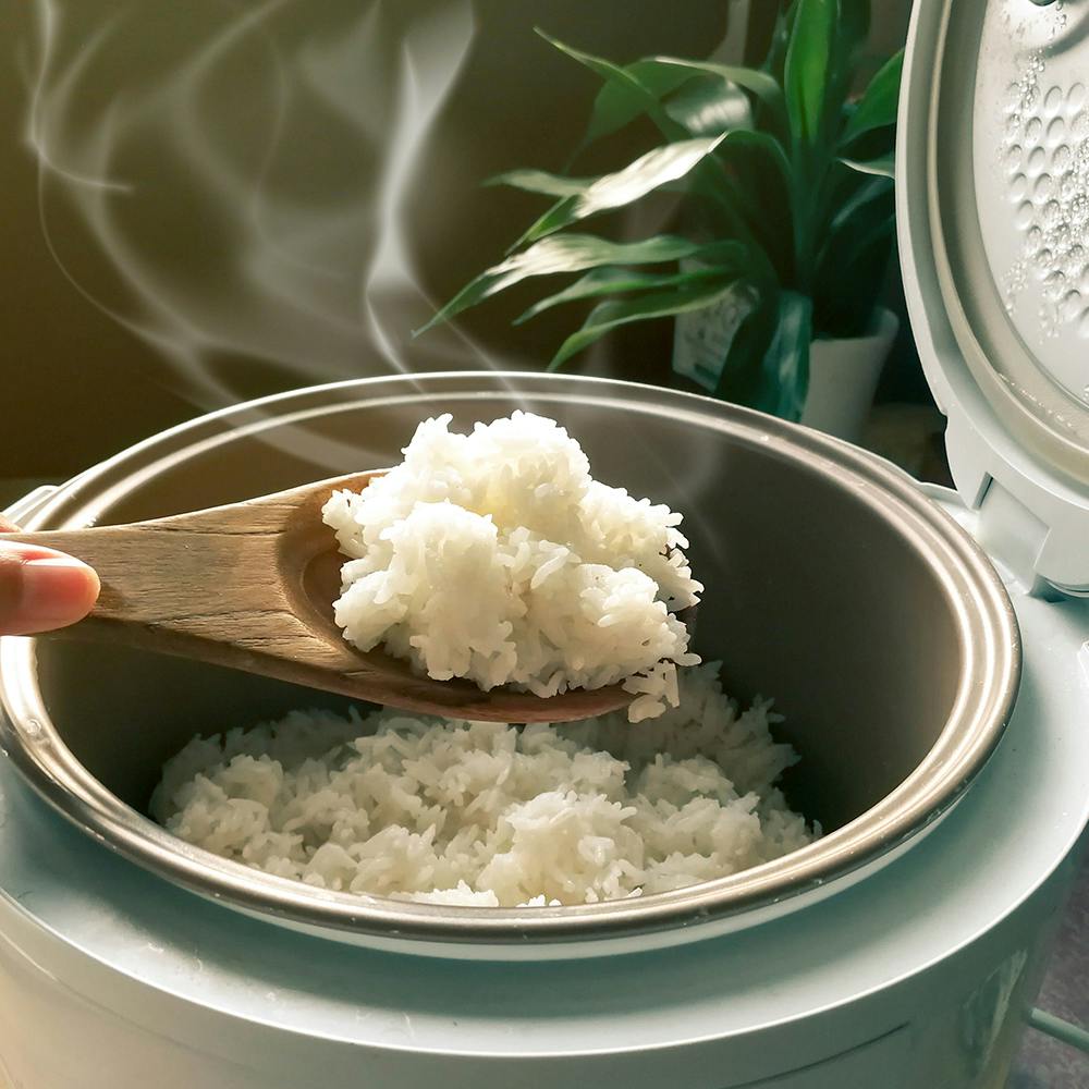 Food,Tableware,Jasmine rice,Rice,Recipe,Staple food,Ingredient,White rice,Leaf vegetable,Plant