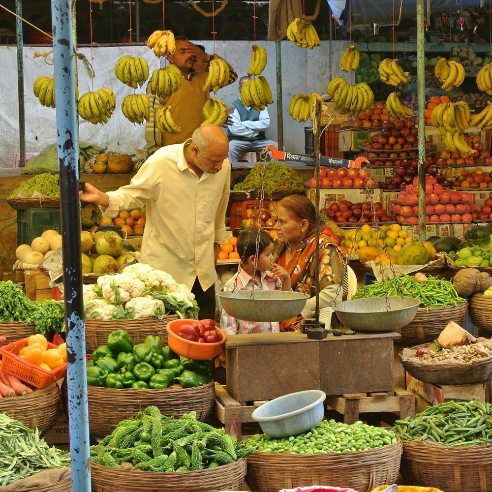 Food,Selling,Natural foods,Whole food,Greengrocer,Market,Retail,Leaf vegetable,City,Local food