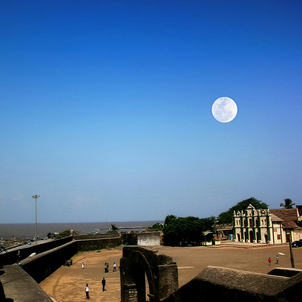 Sky,Building,Moon,Horizon,Tints and shades,City,Astronomical object,Urban design,Landscape,Road surface