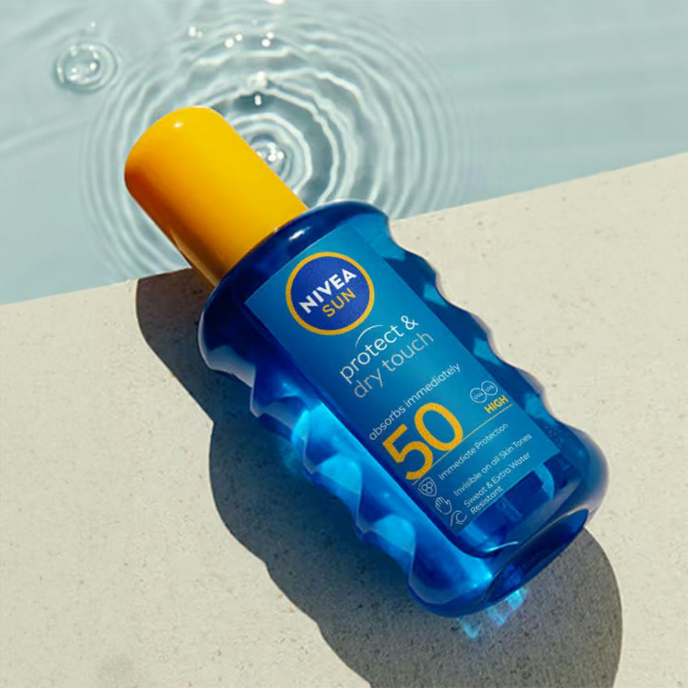 NIVEA Sun Dry Touch SPF 50, Transparent Sunscreen Spray