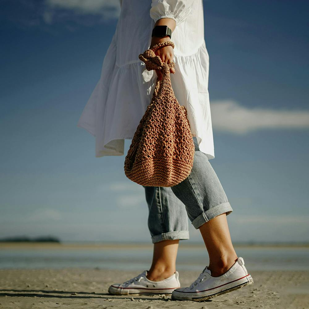 Sky,Cloud,White,People in nature,Human body,Hat,Waist,Luggage and bags,Happy,Bag