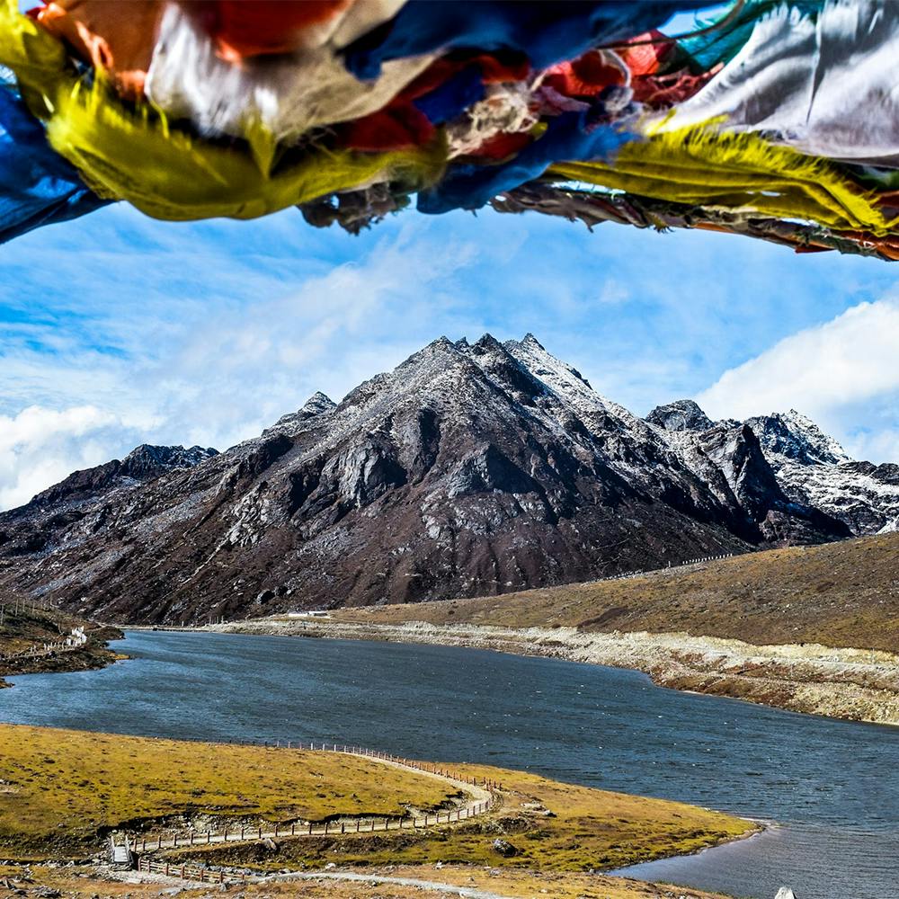 Cloud,Water,Sky,Mountain,Nature,Highland,Natural landscape,Lake,Mountainous landforms,Landscape