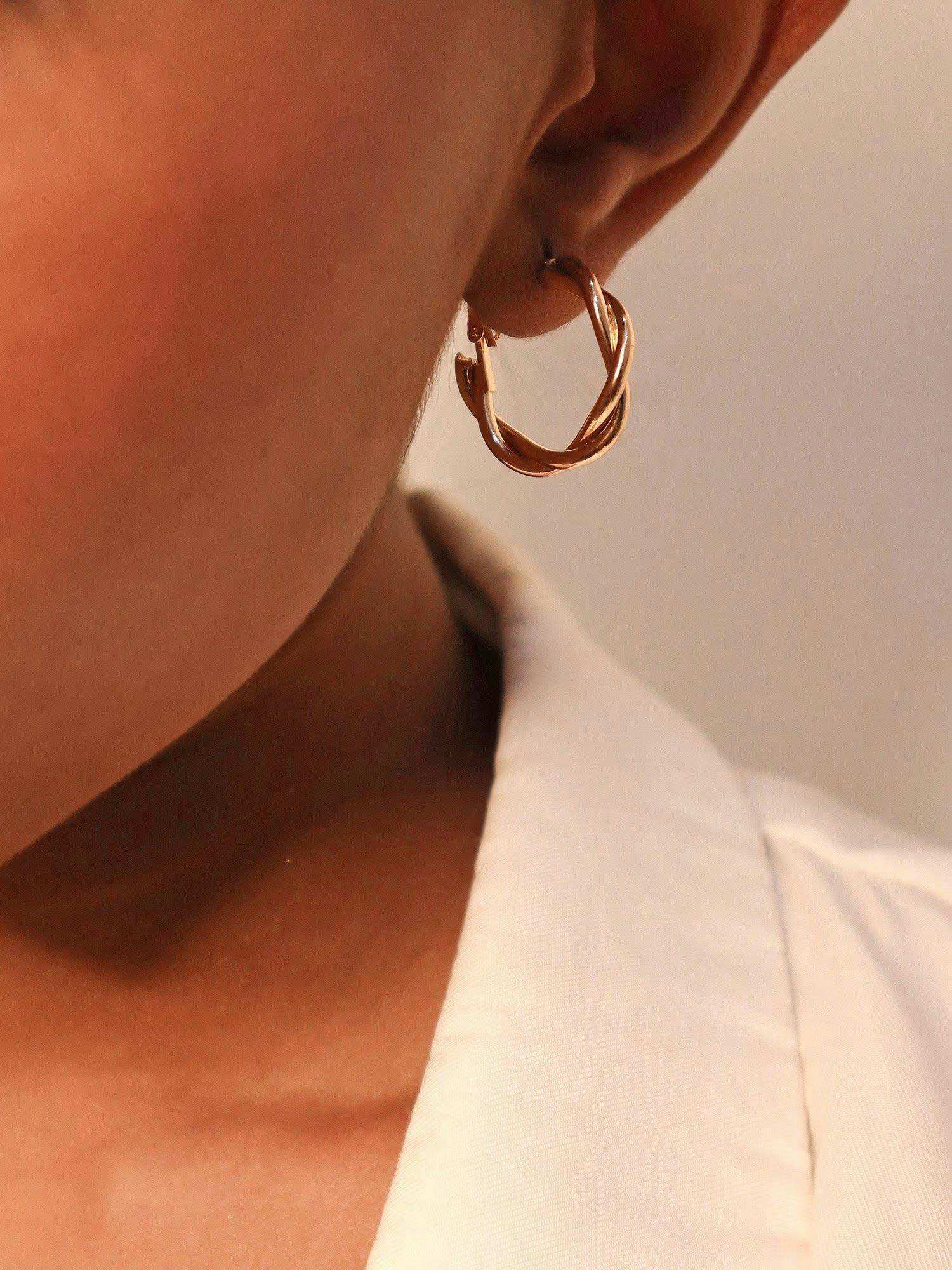 Chic Gold Twisted Pattern Hoop Earrings