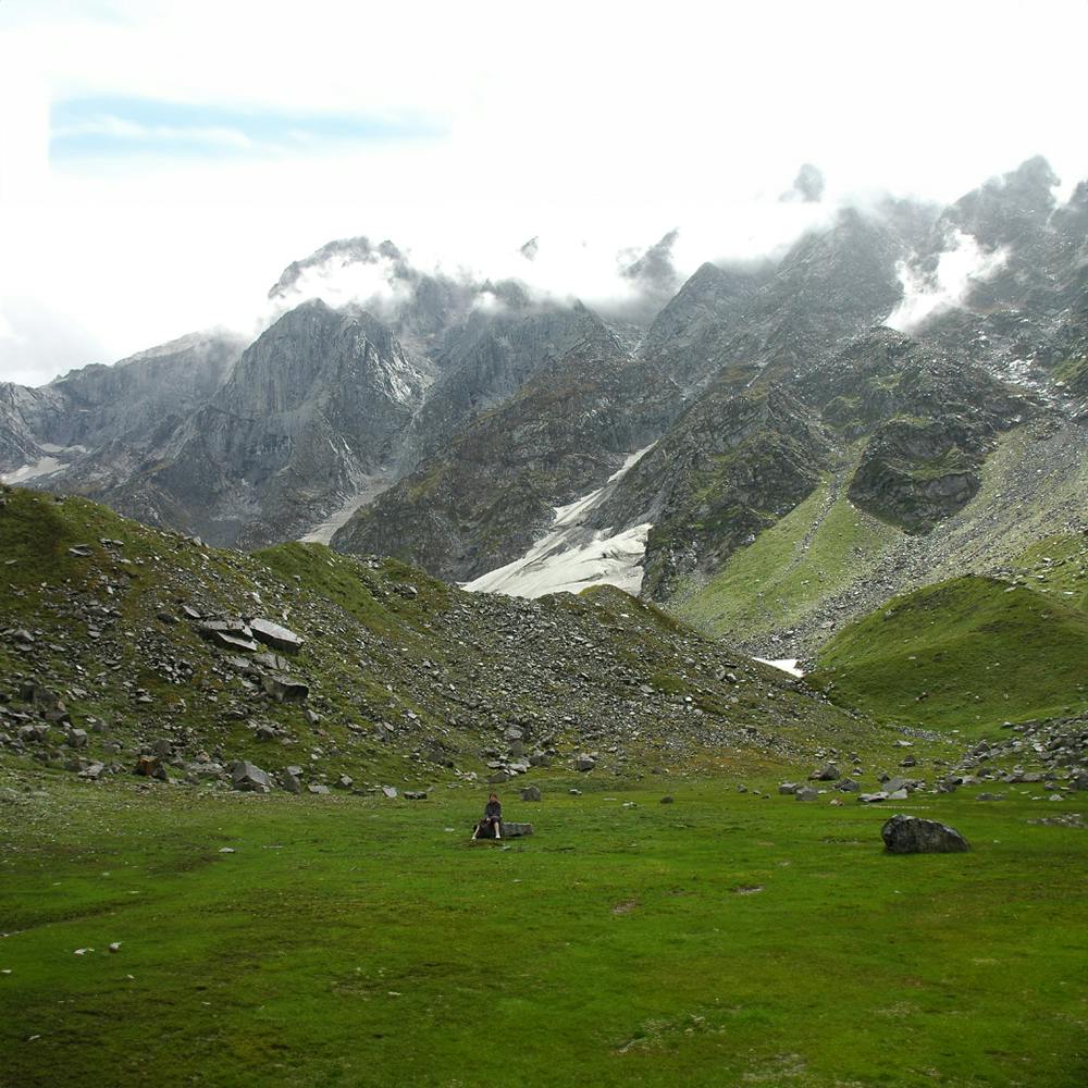 Cloud,Mountain,Sky,Natural landscape,Slope,Highland,Terrain,Grass,Grassland,Plain