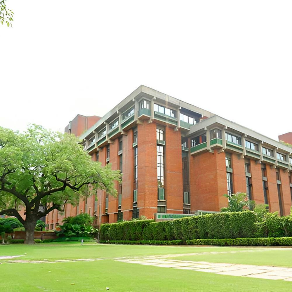 Plant,Sky,Building,Grass,Tree,Urban design,Residential area,Condominium,Facade,City