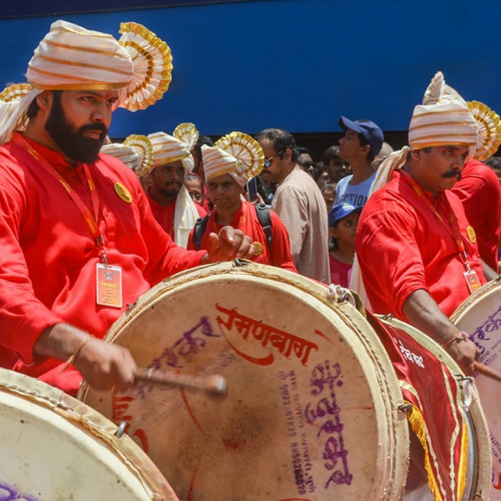 Membranophone,Musical instrument,Idiophone,Drum,Musician,Drumhead,Marching percussion,Hat,Percussionist,Band plays