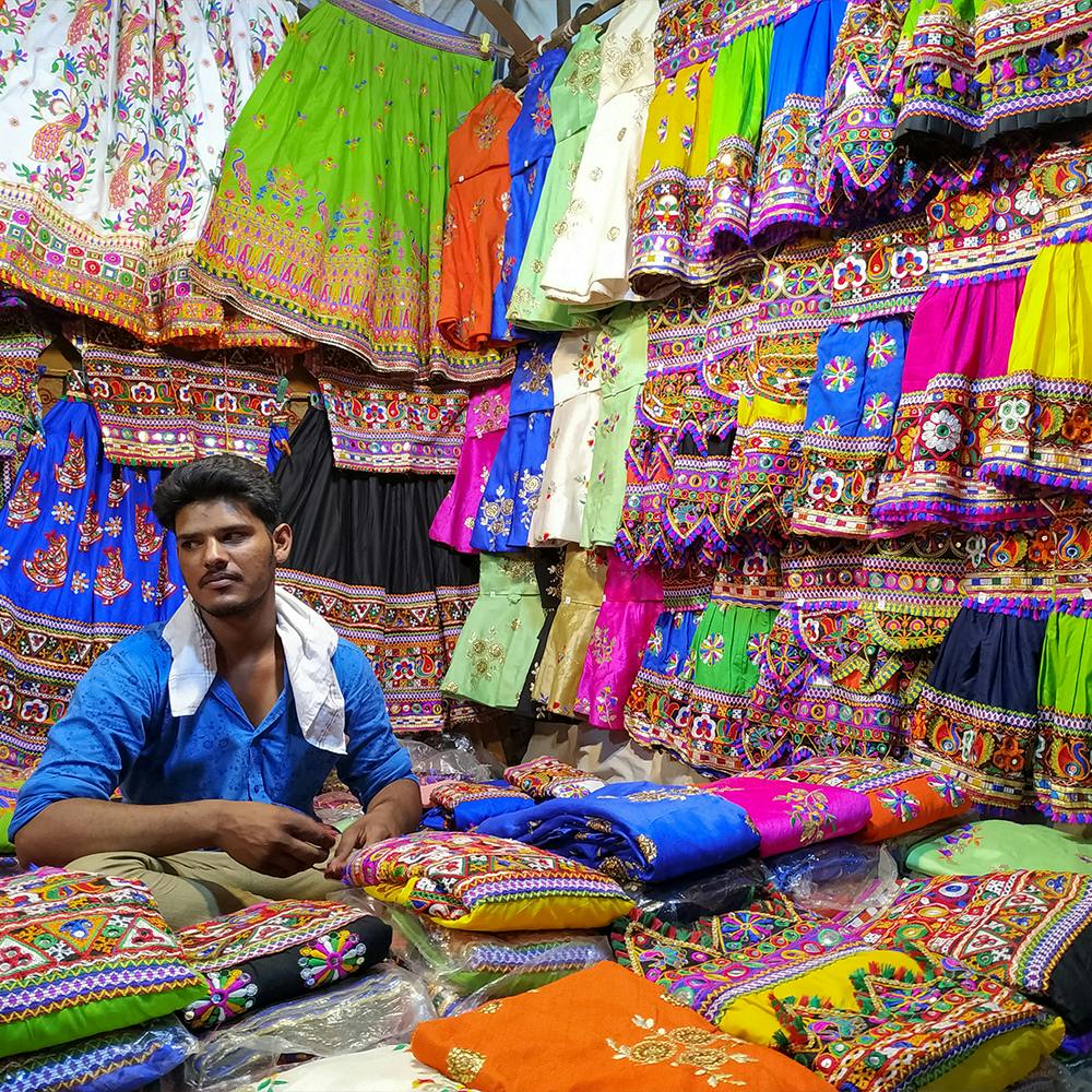 Selling,Temple,Textile,Market,City,Human settlement,Marketplace,Travel,Bazaar,Trade