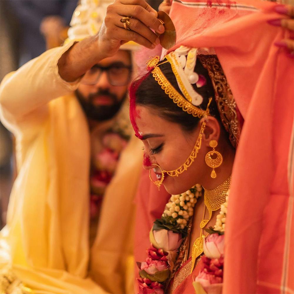 Skin,Hand,Sari,Human body,Temple,Bride,Entertainment,Happy,Makeover,Necklace