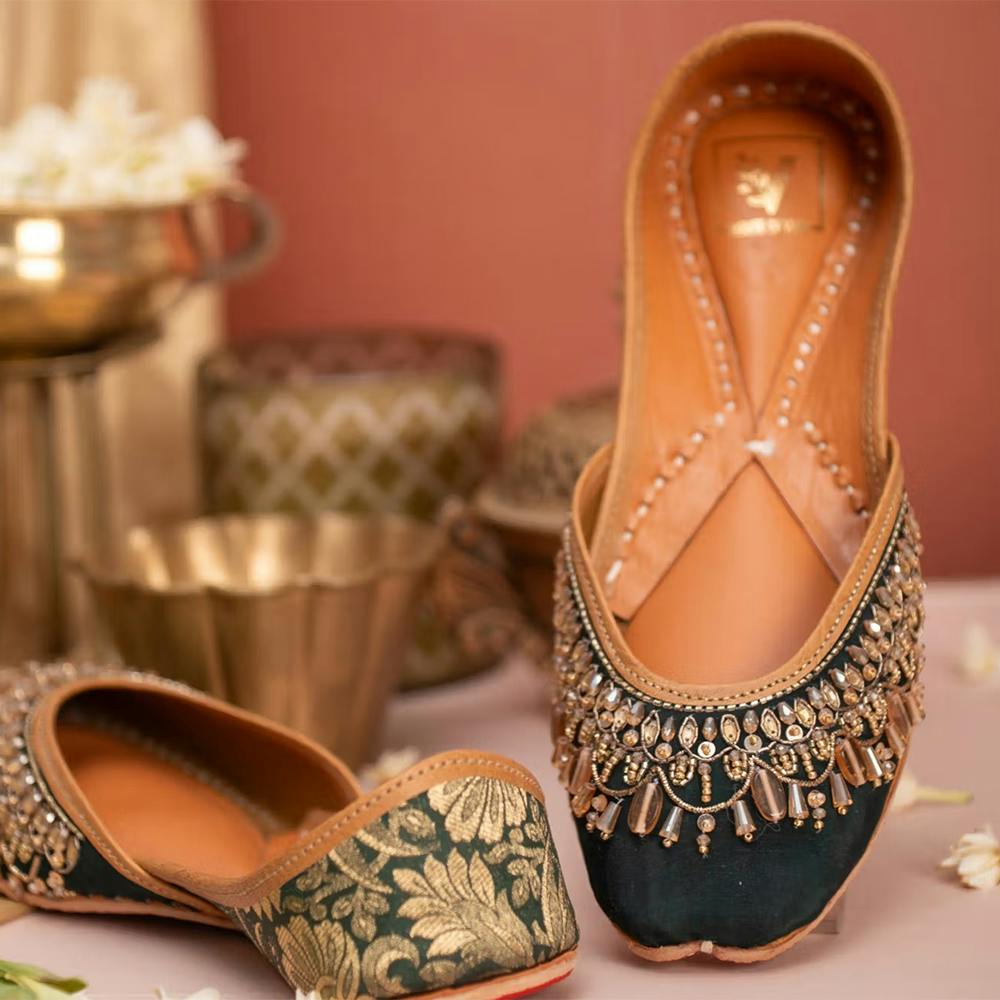 Zahra Embroidered Juttis