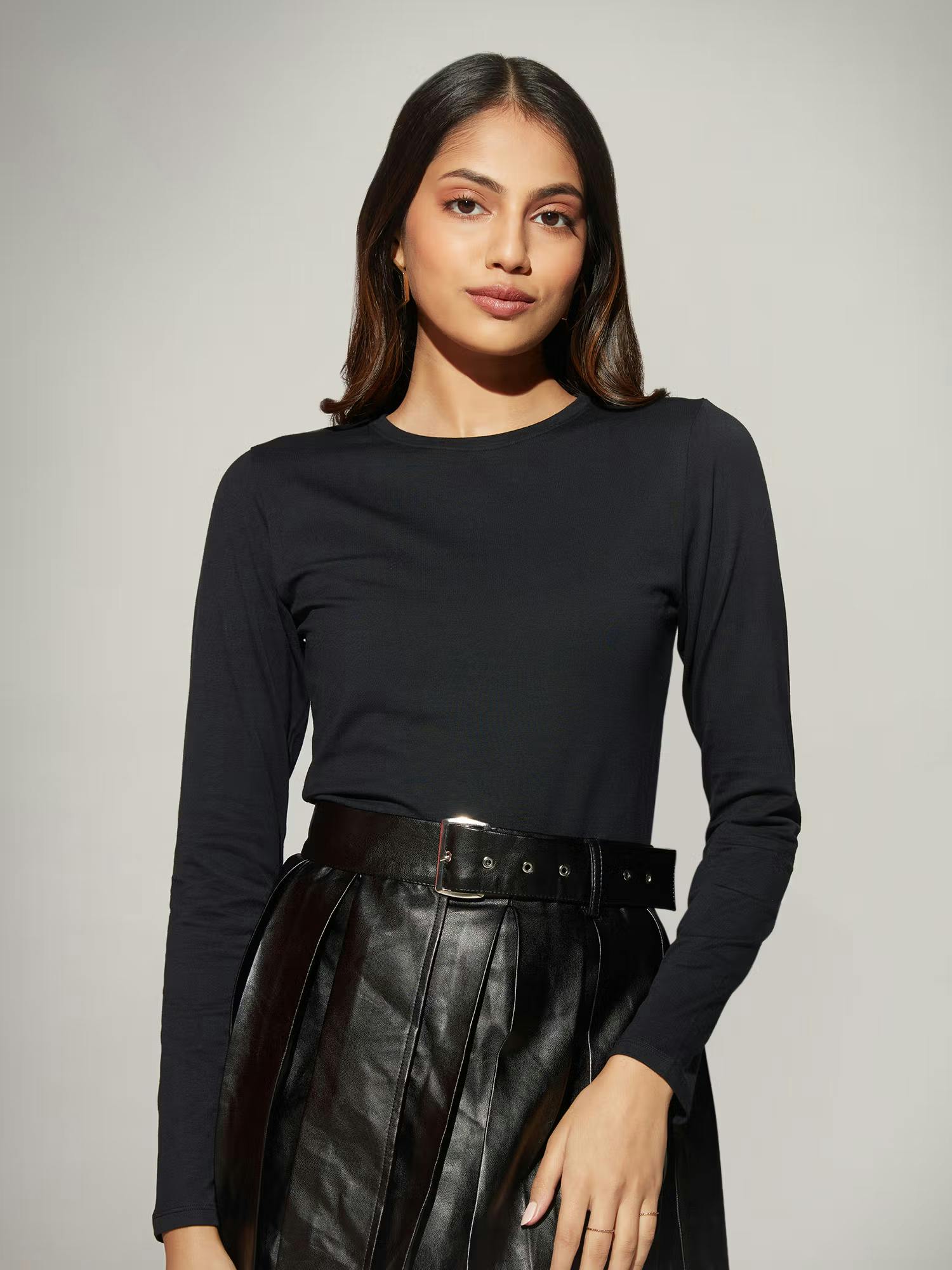 Basics Black Full Sleeves Round Neck T-shirt